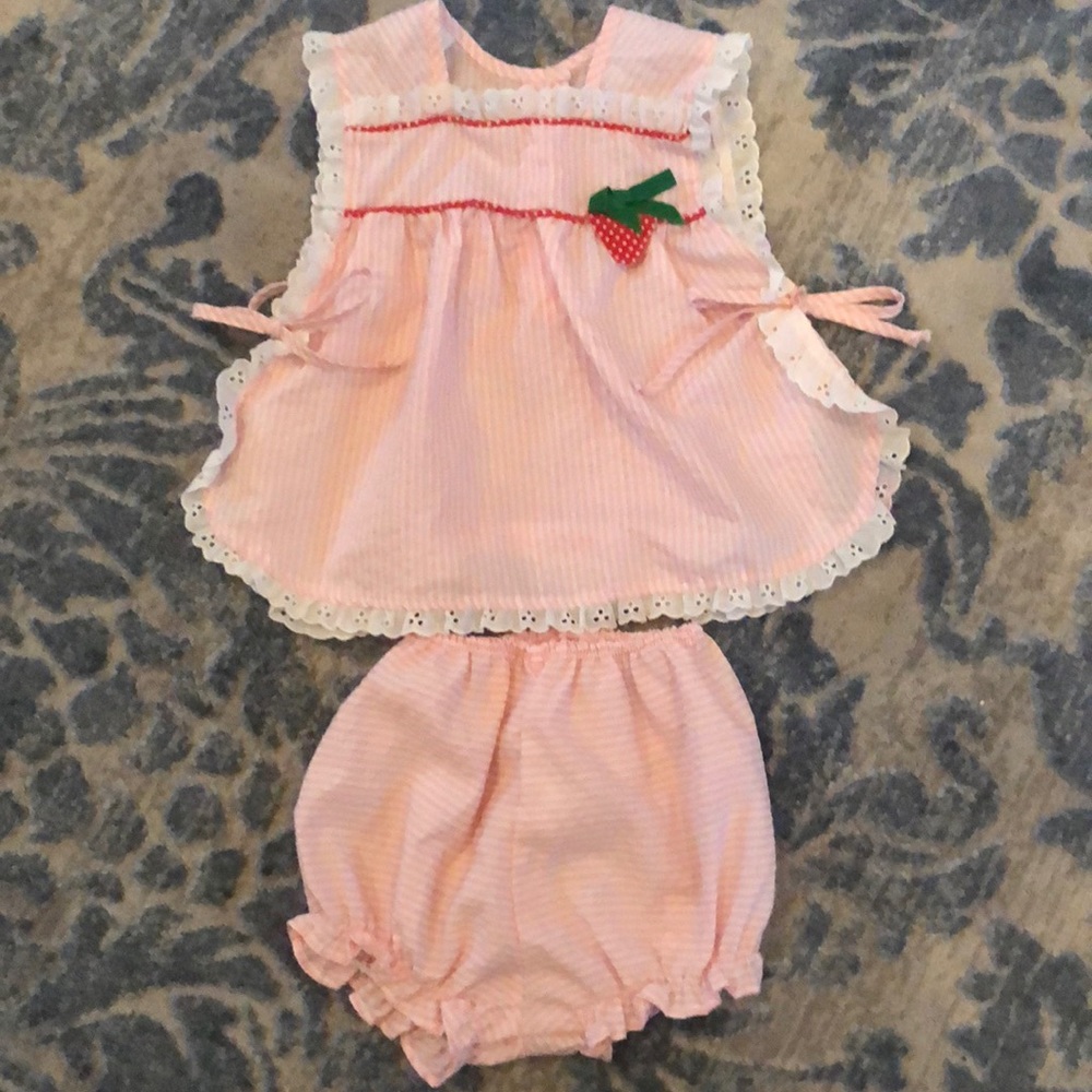 Vintage Strawberry Cuteness 🍓